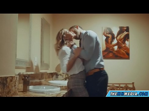 ❤️ Büyük memeli bir sarışın seni umumi tuvalette baştan çıkardığında ❌ Porno bizde ❌❤